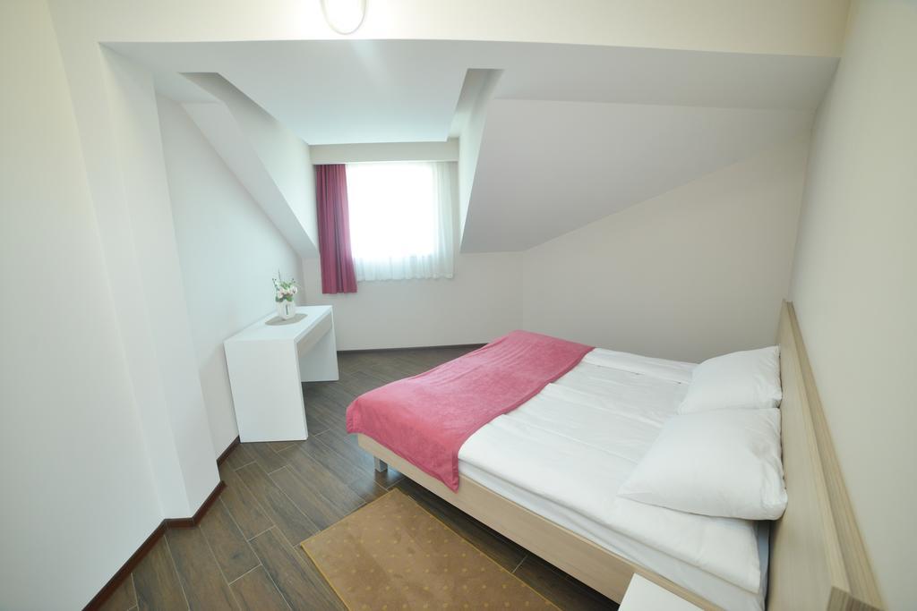 Kesten Futog Zimmer foto