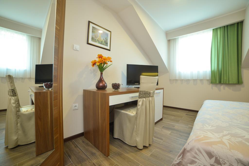 Kesten Futog Zimmer foto
