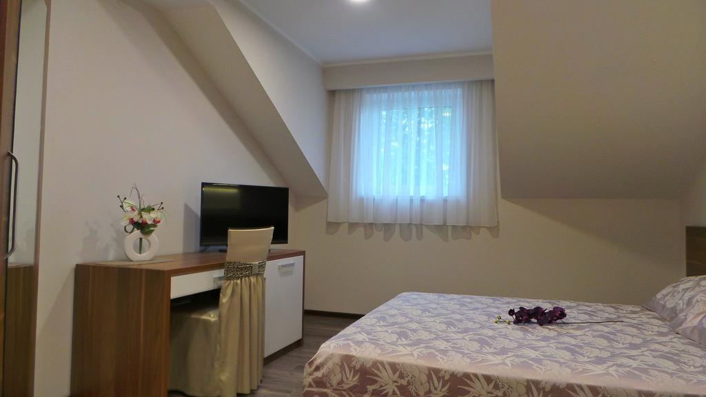 Kesten Futog Zimmer foto