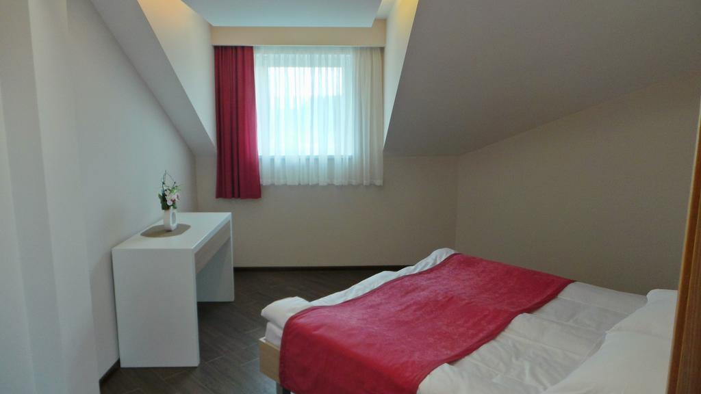 Kesten Futog Zimmer foto